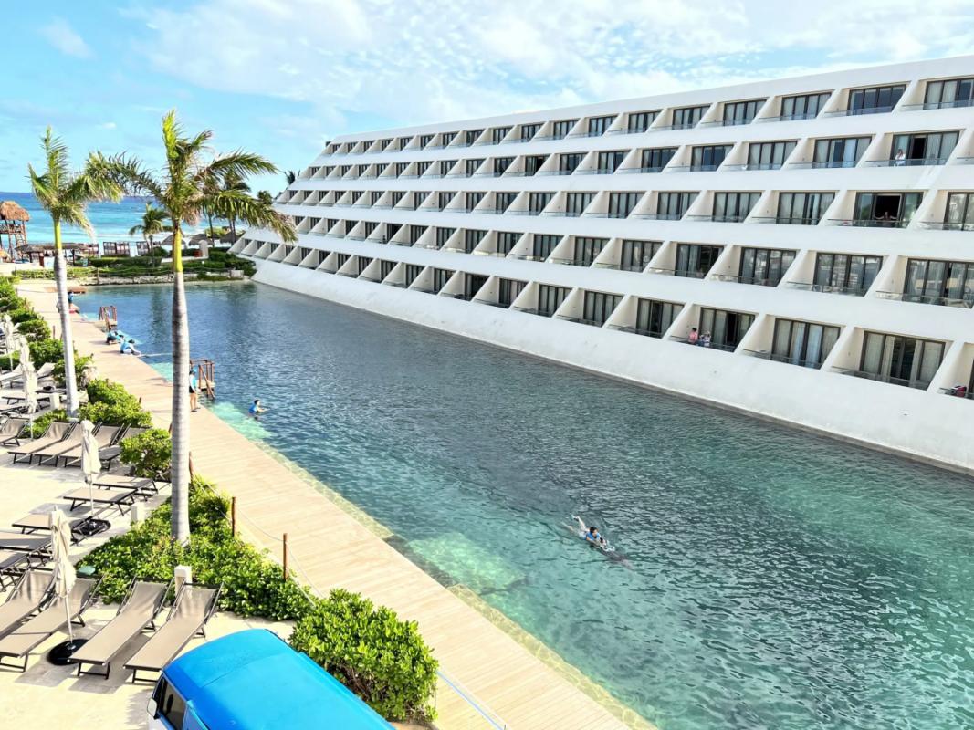 hyatt-ziva-cancun-delphinus-scaled